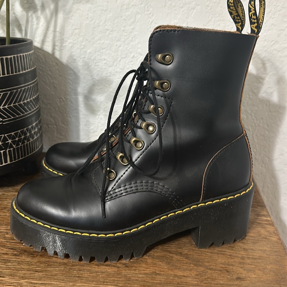 Dr Martens “Leona” women’s combat boots - Picture 3 of 7
